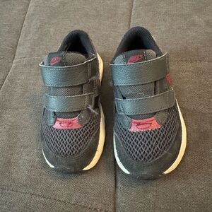 Nike Air Max Black and Red sneakers